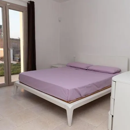 Sleeps 8 Pool Air Con Wifi Specchiolla