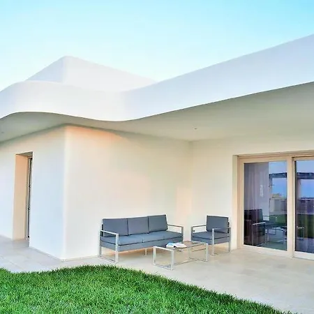 Сasa de vacaciones Sleeps 8 Pool Air Con Wifi Specchiolla