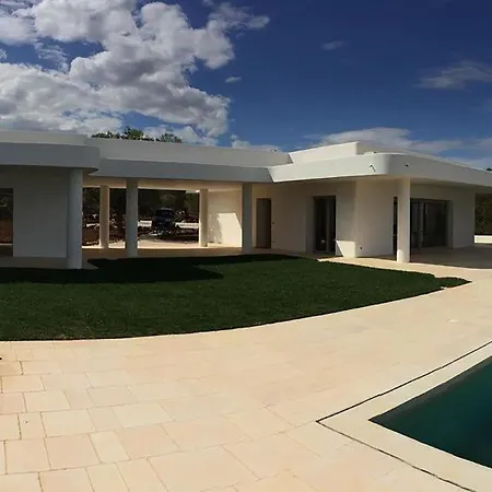 Сasa de vacaciones Sleeps 8 Pool Air Con Wifi Specchiolla